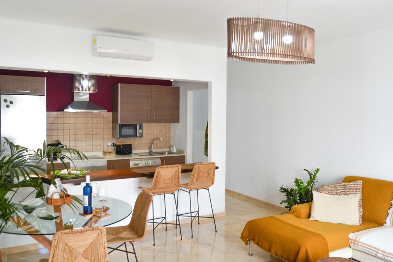 Apartamentos Mares De Lava - Puerto Del Carmen Пуэрто дель Кармен Экстерьер фото